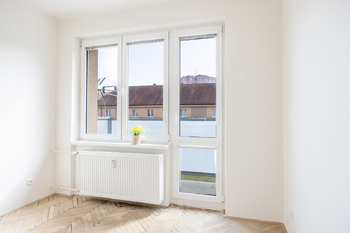 Obývací pokoj - Prodej bytu 3+1 v osobním vlastnictví 73 m², Mělník