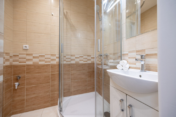 Koupelna - Prodej bytu 3+1 v osobním vlastnictví 73 m², Mělník