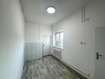 kuchyně přízemí - Prodej domu 140 m², Bakov nad Jizerou