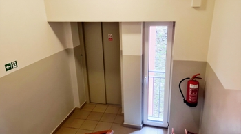 V domě je výtah - Pronájem bytu 1+kk v osobním vlastnictví 26 m², Příbram
