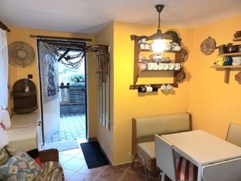 Výhled na pergolu. - Prodej chaty / chalupy 76 m², Cheb