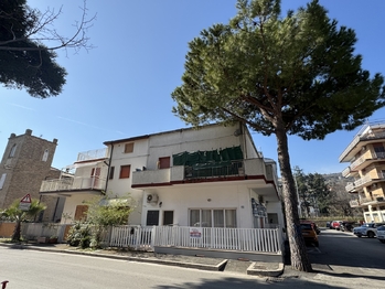 Bytový dům - Prodej bytu 2+kk v osobním vlastnictví 57 m², Silvi 