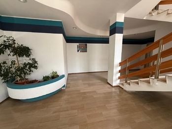 schodiště - Prodej bytu 1+kk v osobním vlastnictví 28 m², Montesilvano