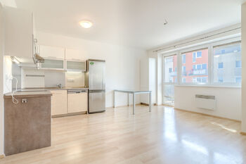 Pronájem bytu 3+kk v osobním vlastnictví 62 m², Jesenice