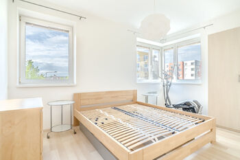 Pronájem bytu 3+kk v osobním vlastnictví 62 m², Jesenice