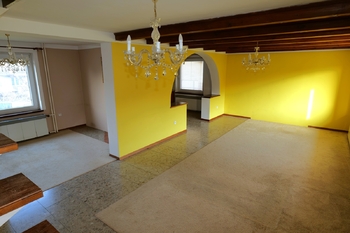 Hala v přízemí - Prodej domu 177 m², Krásná Hora nad Vltavou