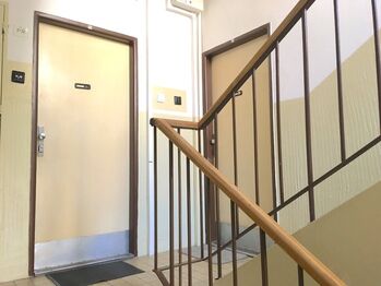 chodba v domě - Prodej bytu 1+1 v osobním vlastnictví 33 m², Pardubice