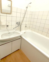 koupelna - Prodej bytu 1+1 v osobním vlastnictví 36 m², Pardubice