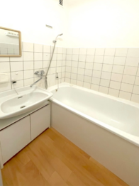 koupelna - Prodej bytu 1+1 v osobním vlastnictví 36 m², Pardubice