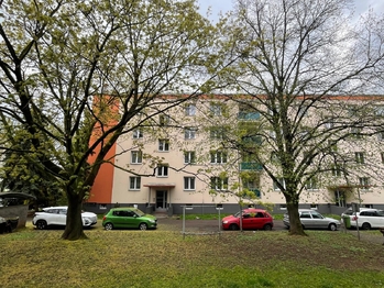 pohled z okna bytu - Prodej bytu 1+1 v osobním vlastnictví 36 m², Pardubice