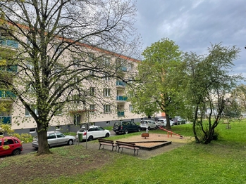 pohled z okna bytu - Prodej bytu 1+1 v osobním vlastnictví 36 m², Pardubice