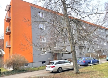 uliční pohled - Prodej bytu 1+1 v osobním vlastnictví 36 m², Pardubice