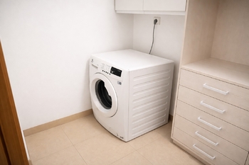 Prodej bytu 1+kk v osobním vlastnictví 43 m², Praha 5 - Smíchov