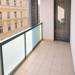 Prodej bytu 1+kk v osobním vlastnictví 43 m², Praha 5 - Smíchov