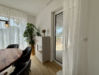 z kuchyně rovnou na terasu - Prodej domu 95 m², Prachatice