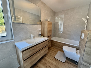 koupelna v patře - Prodej domu 95 m², Prachatice