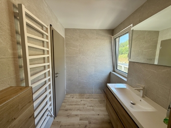 koupelna v patře - Prodej domu 95 m², Prachatice