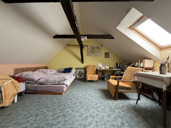 Letní pokoj na půdě - Prodej domu 63 m², Spálené Poříčí