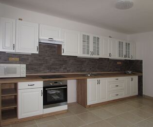 Pronájem domu 140 m², Dolní Dobrouč