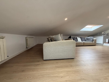 obývací pokoj s krbem - Prodej bytu 3+kk v osobním vlastnictví 133 m², Silvi