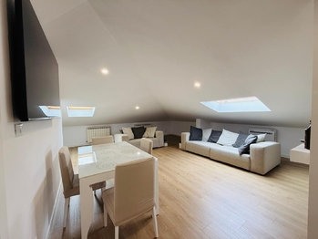 obývací pokoj s krbem - Prodej bytu 3+kk v osobním vlastnictví 133 m², Silvi