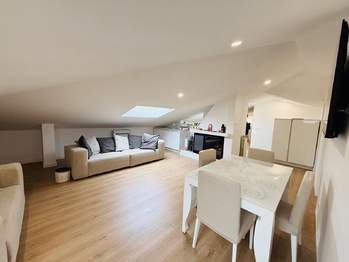 obývací pokoj s krbem - Prodej bytu 3+kk v osobním vlastnictví 133 m², Silvi 