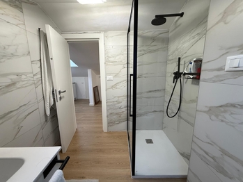 koupelna - Prodej bytu 3+kk v osobním vlastnictví 133 m², Silvi