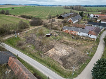 Prodej pozemku 1401 m², Dešná