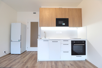 Kuchyňský kout - Pronájem bytu 1+kk v osobním vlastnictví 35 m², Praha 9 - Hloubětín