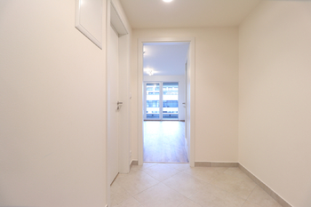 Předsíň - Pronájem bytu 1+kk v osobním vlastnictví 35 m², Praha 9 - Hloubětín