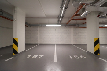 Garážové stání - Pronájem bytu 1+kk v osobním vlastnictví 35 m², Praha 9 - Hloubětín