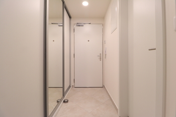 Předsíň - Pronájem bytu 1+kk v osobním vlastnictví 30 m², Praha 9 - Hloubětín