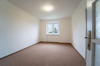 Ložnice - Prodej bytu 3+1 v osobním vlastnictví 58 m², Bečváry