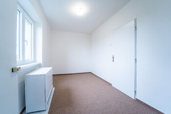 Dětský pokoj/pracovna - Prodej bytu 3+1 v osobním vlastnictví 58 m², Bečváry