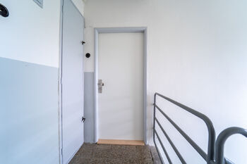 Vstup do bytu - Prodej bytu 3+1 v osobním vlastnictví 58 m², Bečváry