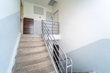 Společné prostory domu - Prodej bytu 3+1 v osobním vlastnictví 58 m², Bečváry