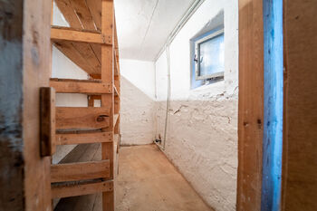 Sklep vyhrazený k bytu - Prodej bytu 3+1 v osobním vlastnictví 58 m², Bečváry