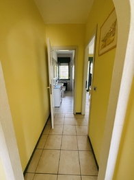 chodba do ložnice a koupelny  - Prodej bytu 2+kk v osobním vlastnictví 61 m², Silvi