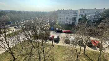 výhled z lodžie - Pronájem bytu 3+1 v osobním vlastnictví 62 m², Praha 4 - Modřany