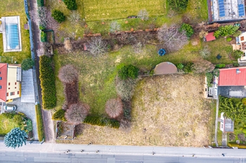 Prodej pozemku 1391 m², Praha 6 - Suchdol