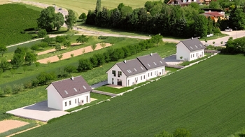 pohled na rodinné domy - Prodej domu 138 m², Lysice