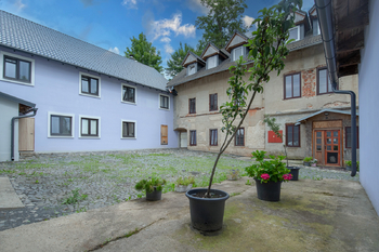 Prodej nájemního domu 1235 m², Mařenice