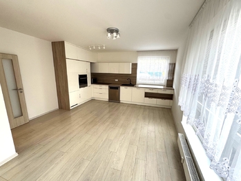 kuchyňský kout - Pronájem bytu 3+kk v osobním vlastnictví 65 m², Horoměřice