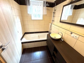 koupelna s WC - Pronájem bytu 3+kk v osobním vlastnictví 65 m², Horoměřice