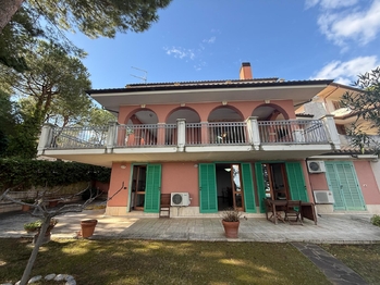 Prodej domu 570 m², Roseto degli Abruzzi