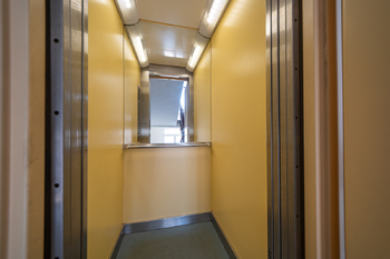 Výtah v domě - Prodej bytu 2+1 v osobním vlastnictví 69 m², Praha 3 - Žižkov