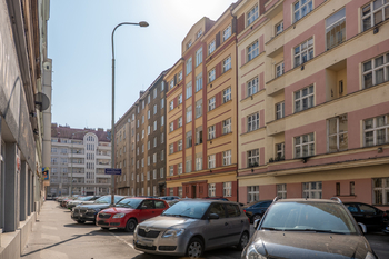 Pohled na dům  - Prodej bytu 2+1 v osobním vlastnictví 69 m², Praha 3 - Žižkov
