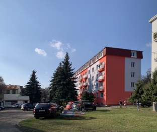 Pohled ze dvora - Pronájem bytu 2+1 v osobním vlastnictví 52 m², Rakovník