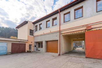 Prodej pozemku 2749 m², Nová Dubnica