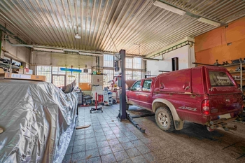 interiér hal - Prodej pozemku 2749 m², Nová Dubnica